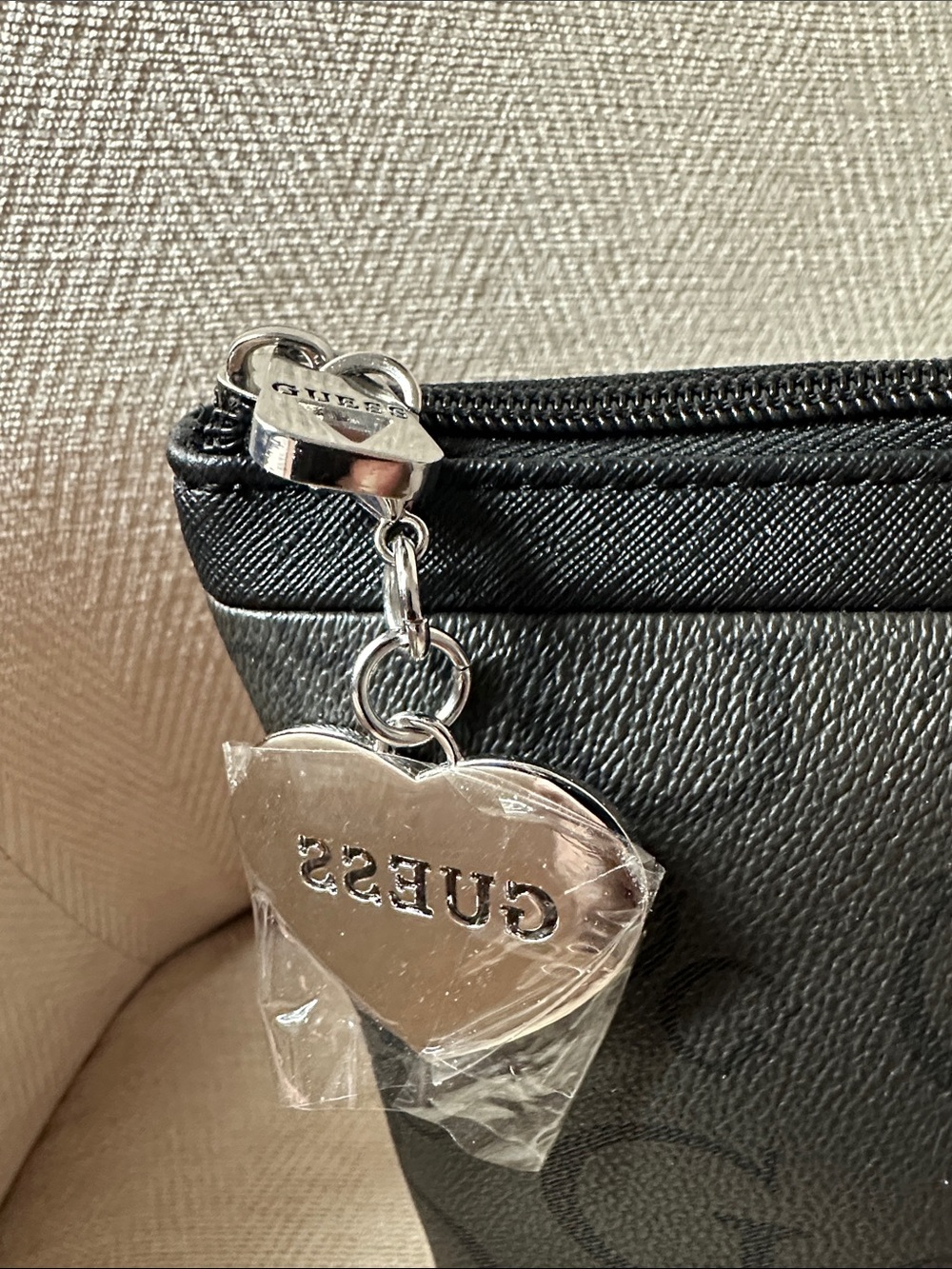 GUESS Black Logo-Print Toiletry Pouch with Heart Charm - Picture 4 of 13